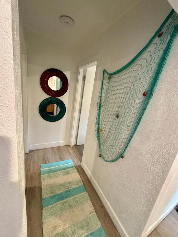 2 Twin Bedroom - Location In - Luggage Storage, Parking And Laundry For Free!!!! Maison d'hôtes